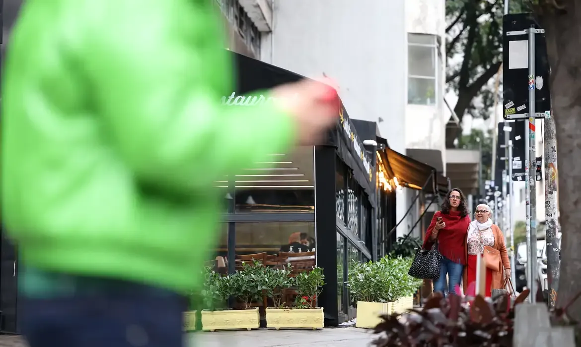 Frente fria promete frio e chuva em São Paulo e Porto Alegre neste fim de semana