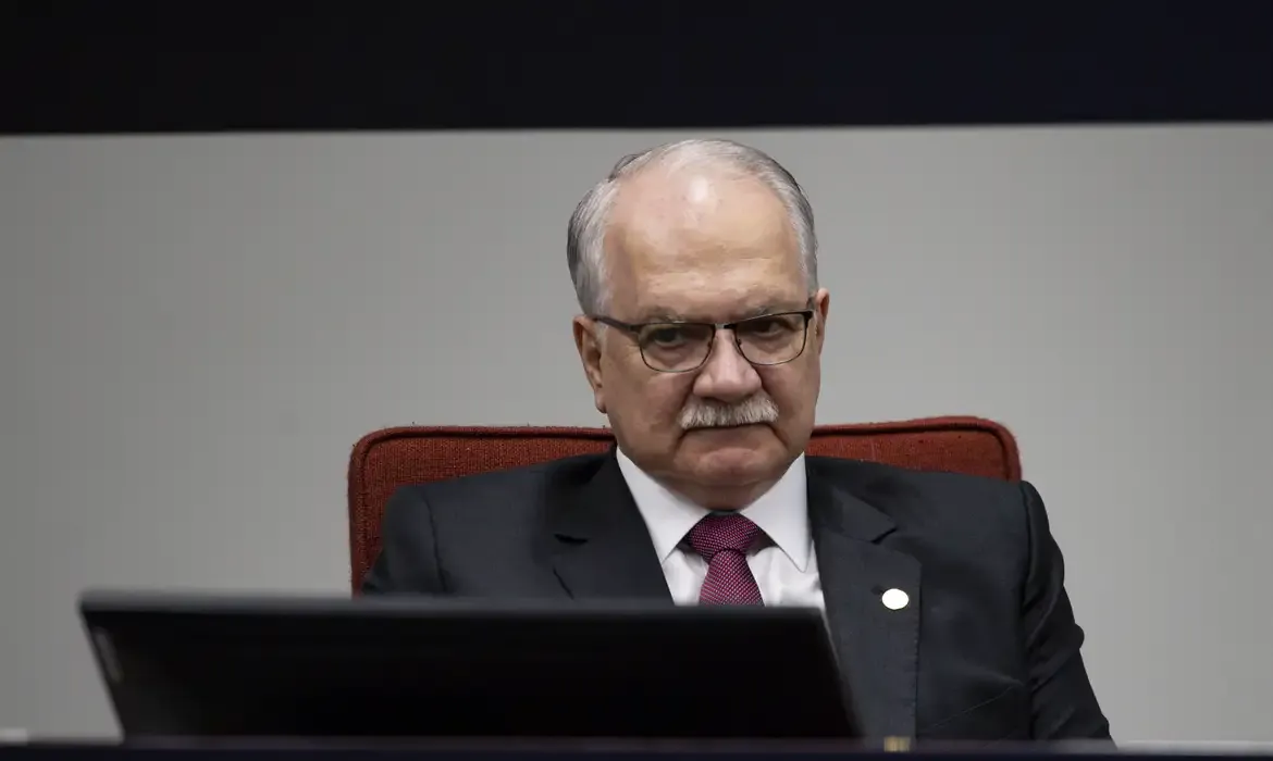 Fachin assume presidência do STF com Moraes como vice