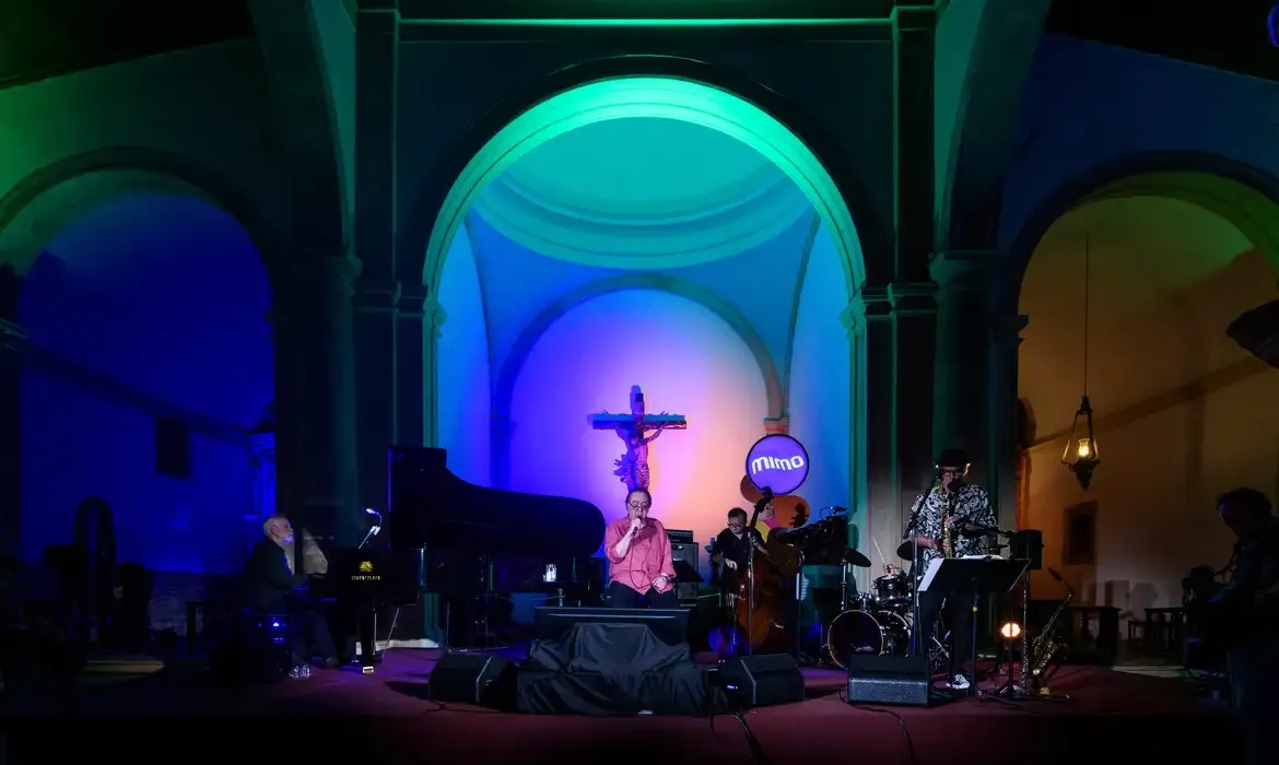 Edu Lobo abre o MIMO Festival em Olinda com espetáculo histórico