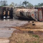 BR-364: Carreta carregada com diesel tomba, deixando um morto e outro ferido