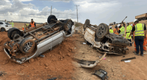 Acidentes ocorreram em um intervalo de poucas horas e deixaram uma vítima gravemente ferida; pista molhada é apontada como fator de risco