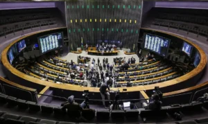 Delegados alertam que PEC da Blindagem ameaça democracia e fortalece impunidade