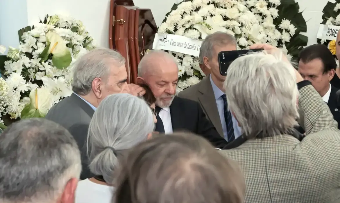 Lula homenageia Mino Carta como maior jornalista brasileiro