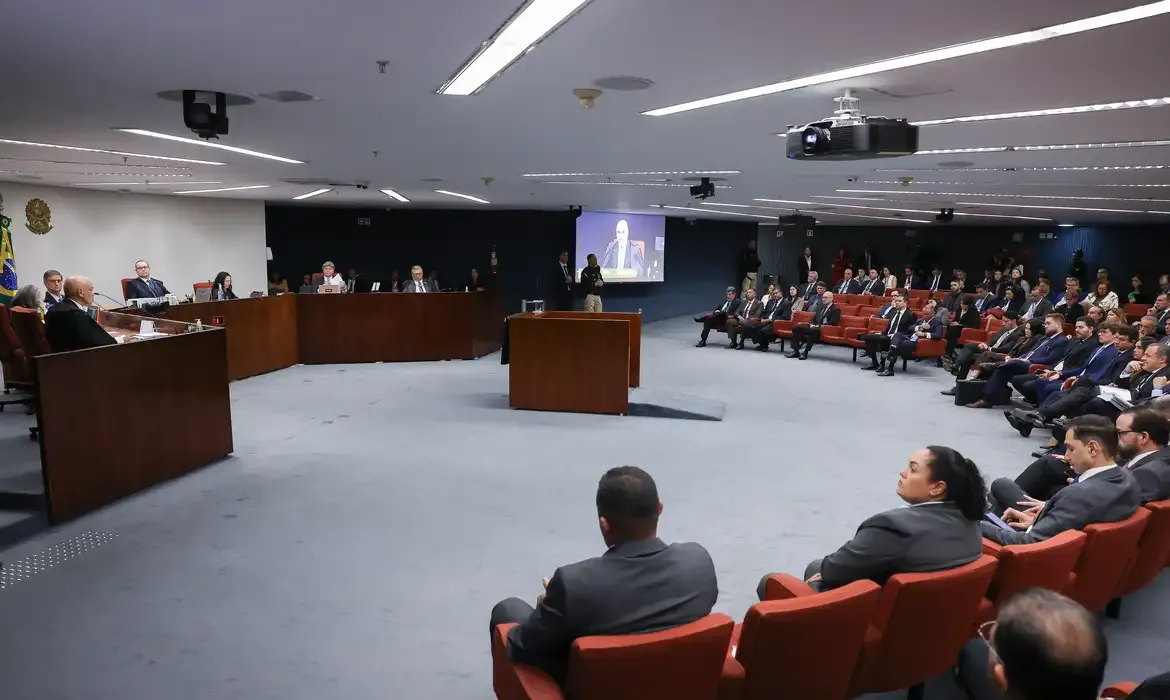 STF inicia julgamento de Bolsonaro com apenas um réu presente