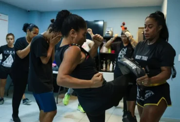 Projeto social no Rio oferece aulas de MuayThai para mulheres