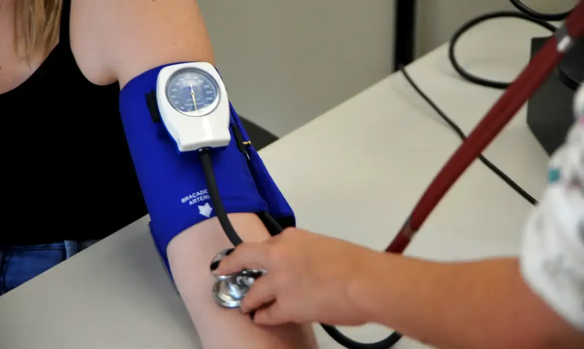 Pressão 12 por 8 agora é classificada como pré-hipertensão