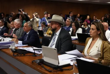 CPMI do INSS aprova convocações e convida ministros, diretor da PF e ex-AGU