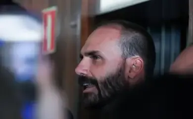 Bolsonaro passa a noite no hospital após mal-estar