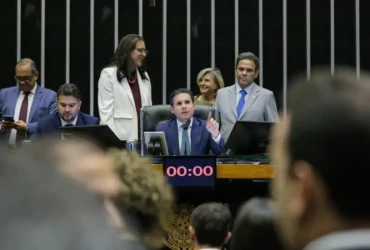 PEC da Blindagem levanta alerta sobre risco de corrupção nas emendas