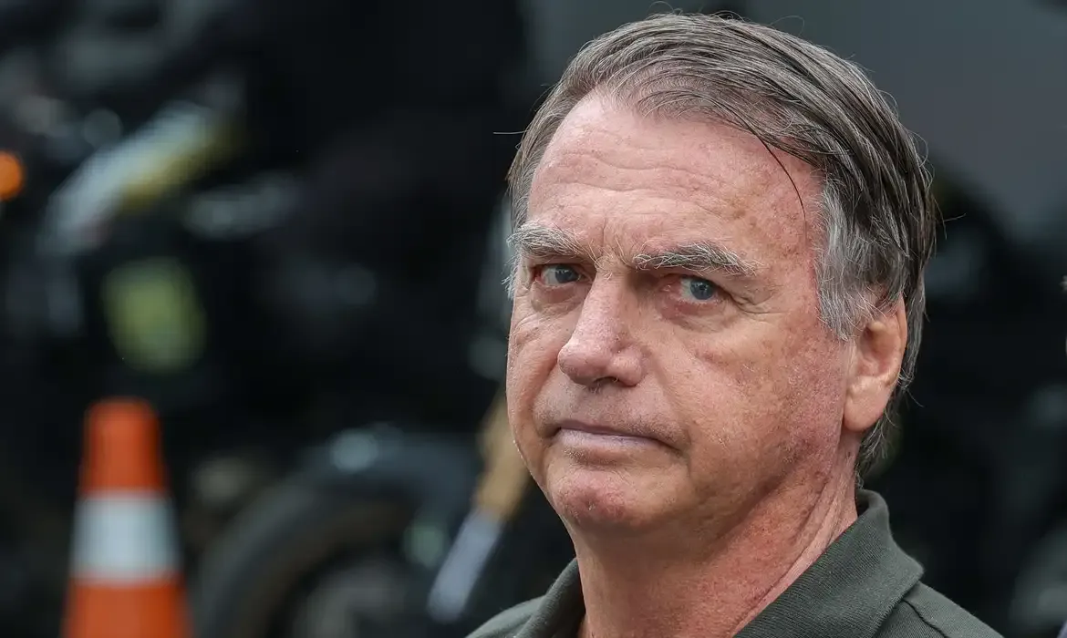 Bolsonaro passa mal e é levado a hospital em Brasília após queda de pressão