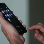 Proibição de celulares aumenta foco e reduz bullying nas escolas