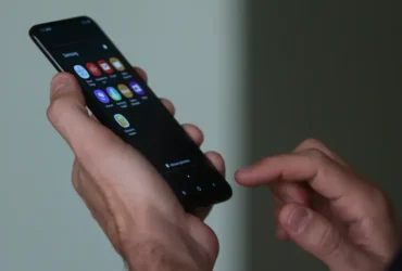 Proibição de celulares aumenta foco e reduz bullying nas escolas