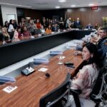 Acordo prevê integração de sistemas, monitoramento eletrônico de agressores e campanhas de conscientização em todo o Estado