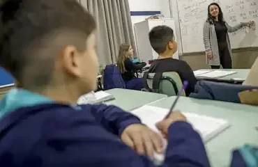 Gás de pimenta é usado para conter briga entre alunas no DF