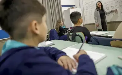 Gás de pimenta é usado para conter briga entre alunas no DF