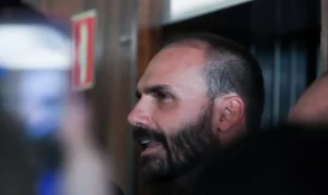 DPU pede rejeição de denúncia da PGR contra Eduardo Bolsonaro