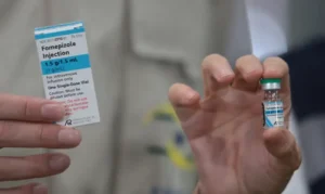 Brasil recebe 2,5 mil unidades de fomepizol para combater intoxicação por metanol