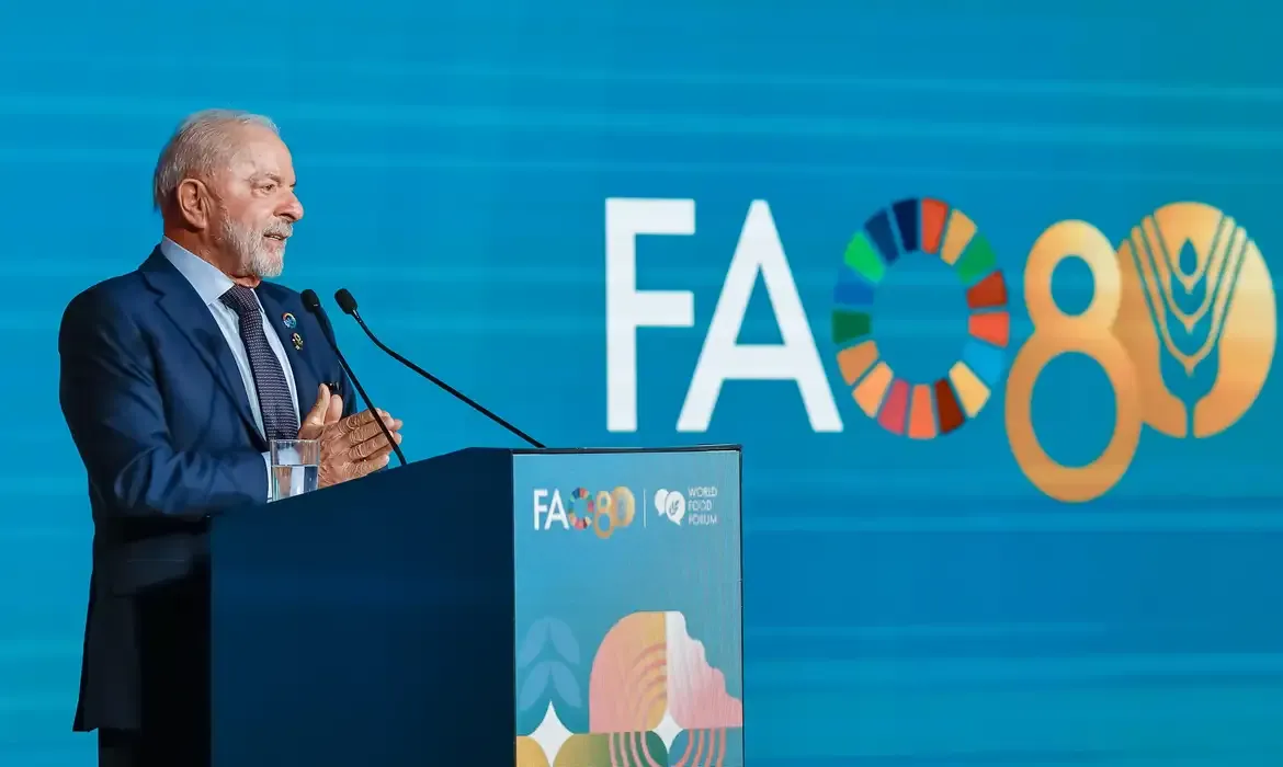 Fome é irmã da guerra e ameaça a democracia, afirma Lula em discurso na FAO