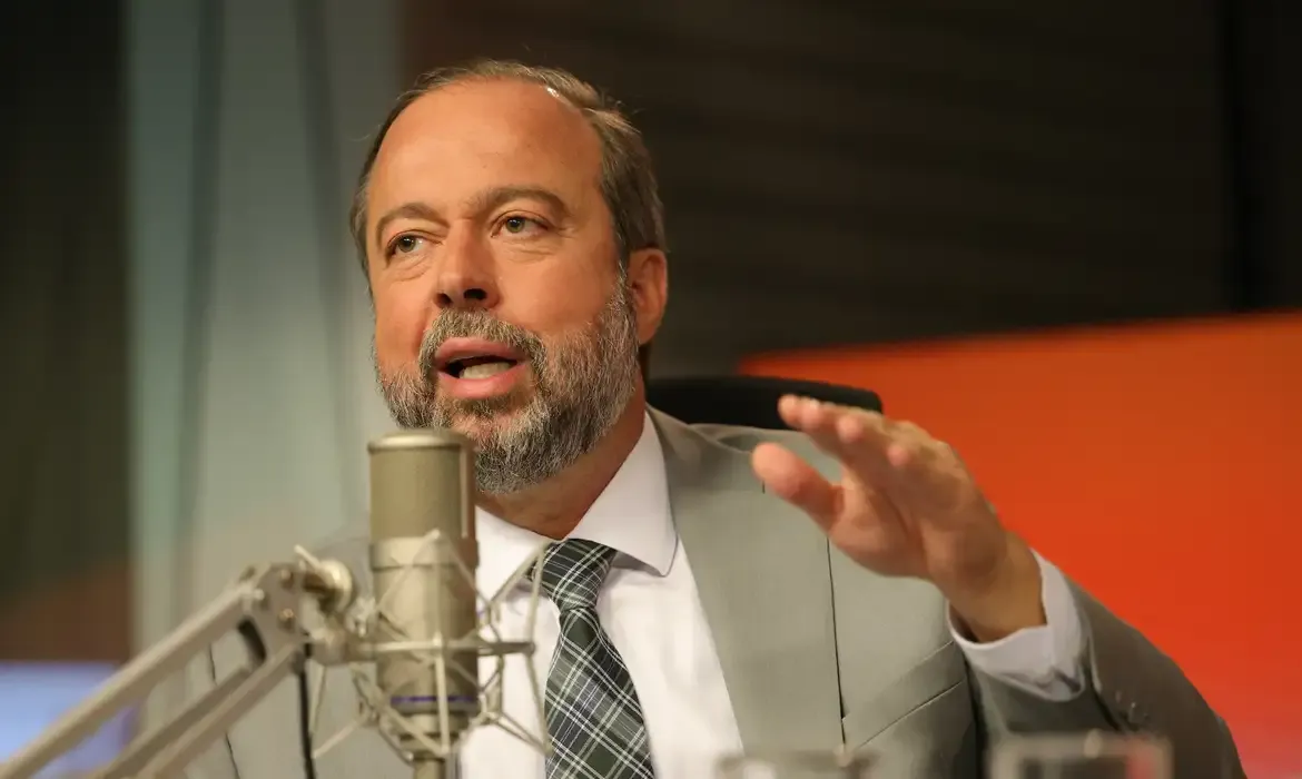 Ministro Silveira esclarece que apagão foi problema técnico e não falta de energia