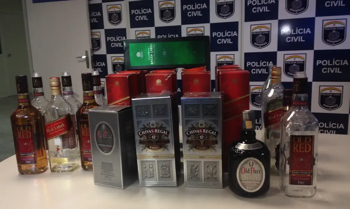 Rio de Janeiro emite alerta para risco de intoxicação por metanol após casos em outros estados