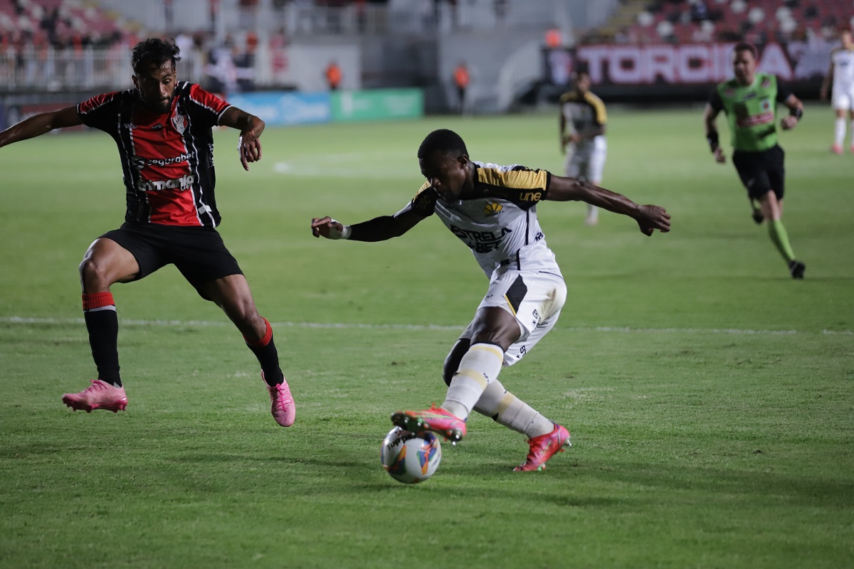 Criciúma x Joinville: onde assistir, escalações e tudo sobre o jogo decisivo da Copa Santa Catarina. Imagem: Celso da Luz/CEC