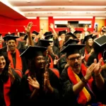 Formandos celebram a força da periferia na Universidade das Quebradas