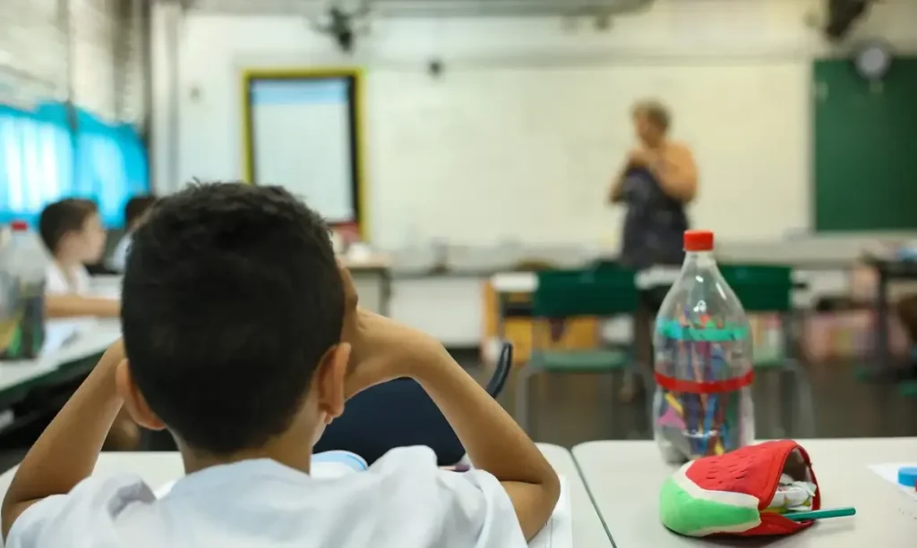 Governo abre consulta pública sobre uso da IA na educação