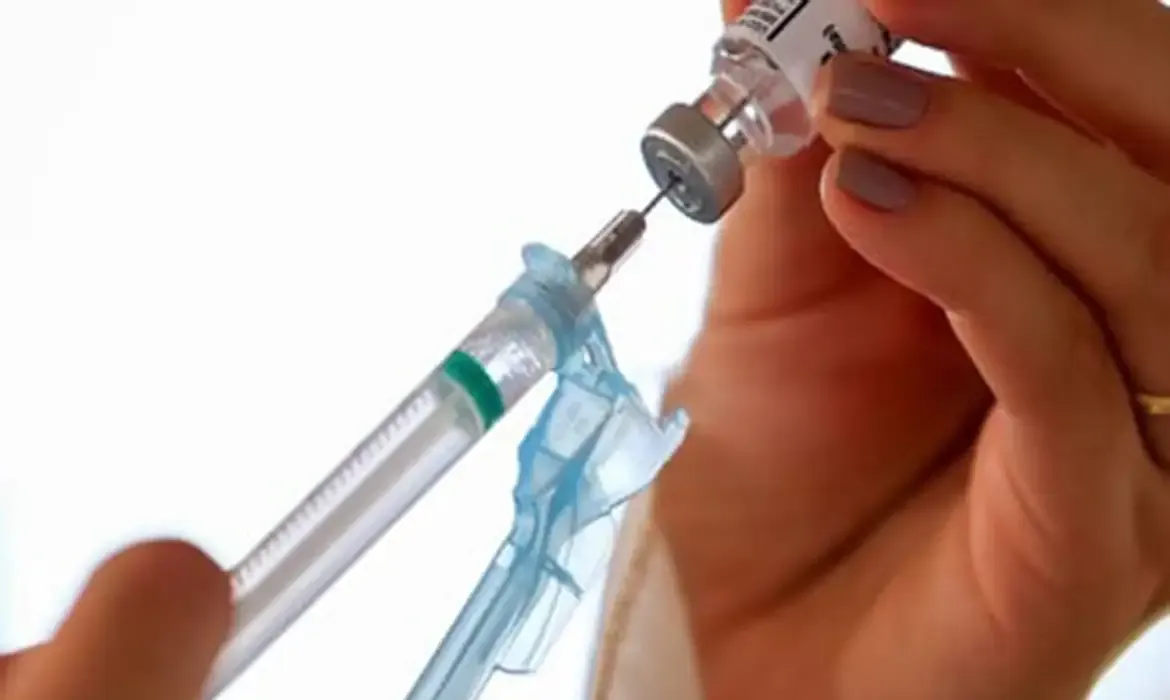 Brasil e Índia firmam acordo para fortalecer produção de vacinas