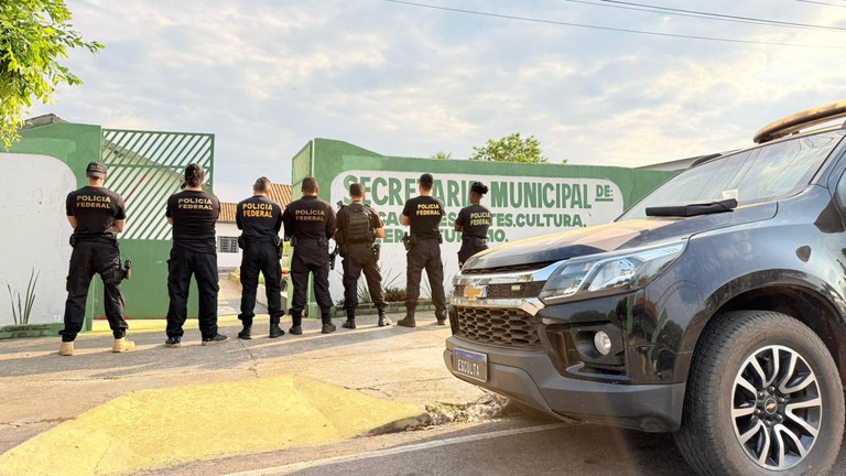 Ação cumpriu mandados de busca e bloqueou bens de investigados por suspeita de desvio de R$ 1,1 milhão em recursos destinados à educação básica