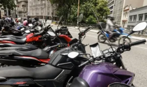 Trabalhadores por aplicativo ganham mais, mas enfrentam jornadas mais longas