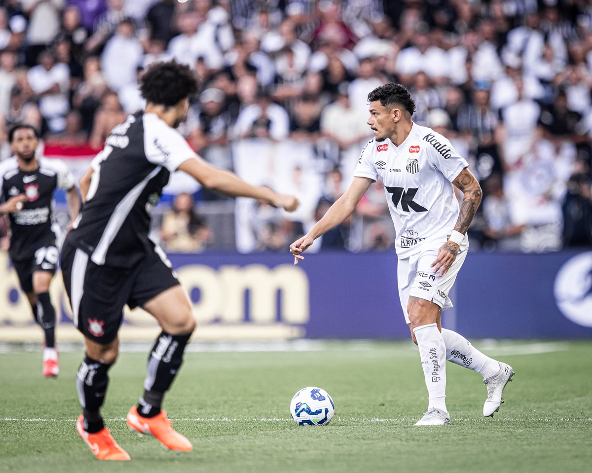 Santos x Corinthians: onde assistir, escalações e tudo sobre o Clássico Alvinegro pelo Brasileirão 2025. Imagem: Raul Baretta/Santos FC