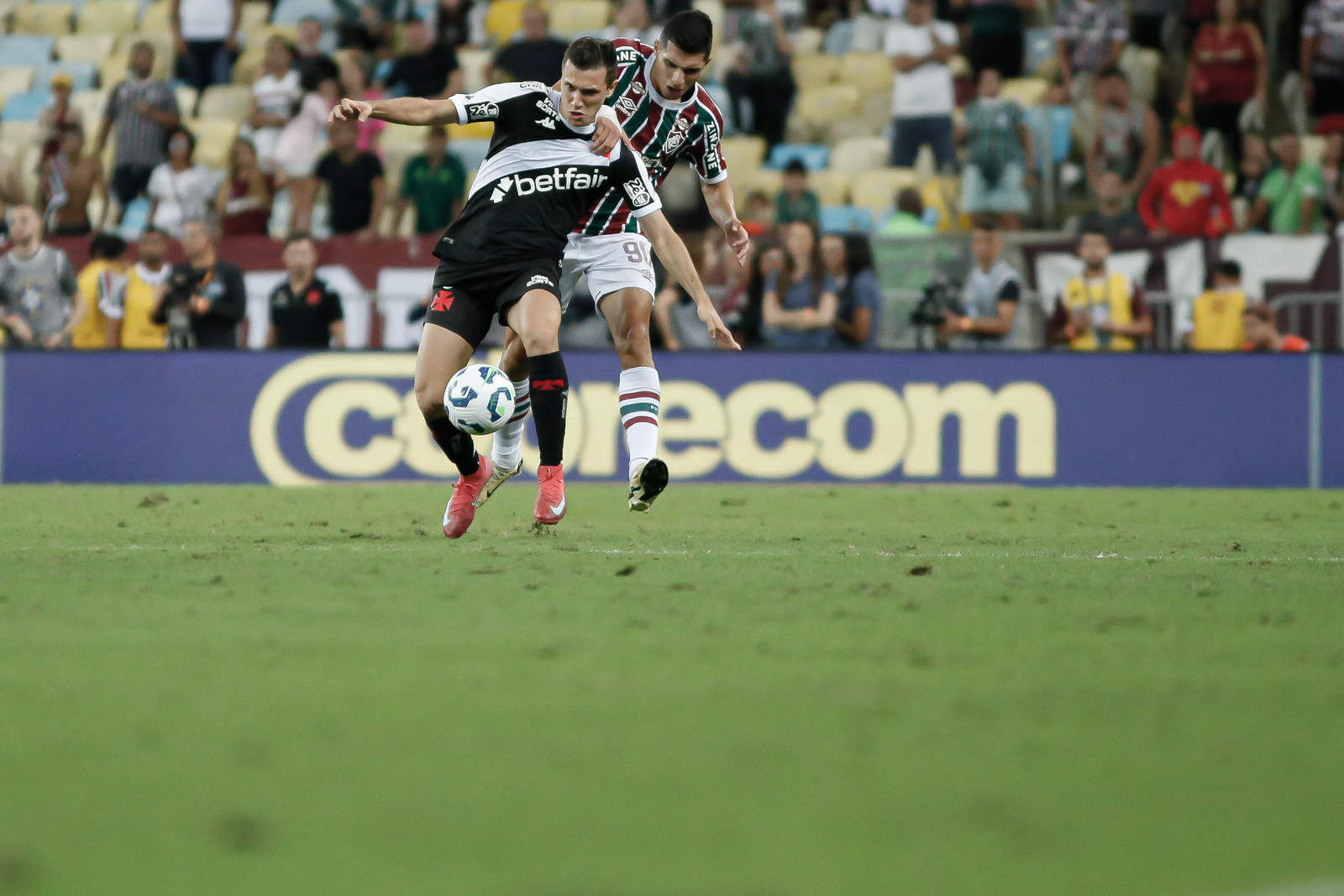 Vasco x Fluminense ao vivo: onde assistir, escalações e tudo sobre o Clássico dos Gigantes pelo Brasileirão. Imagem: Matheus Lima/CR Vasco