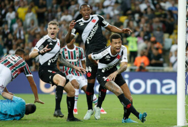 Vasco x Fluminense ao vivo: onde assistir, escalações e tudo sobre o Clássico dos Gigantes pelo Brasileirão. Imagem: Matheus Lima/CR Vasco