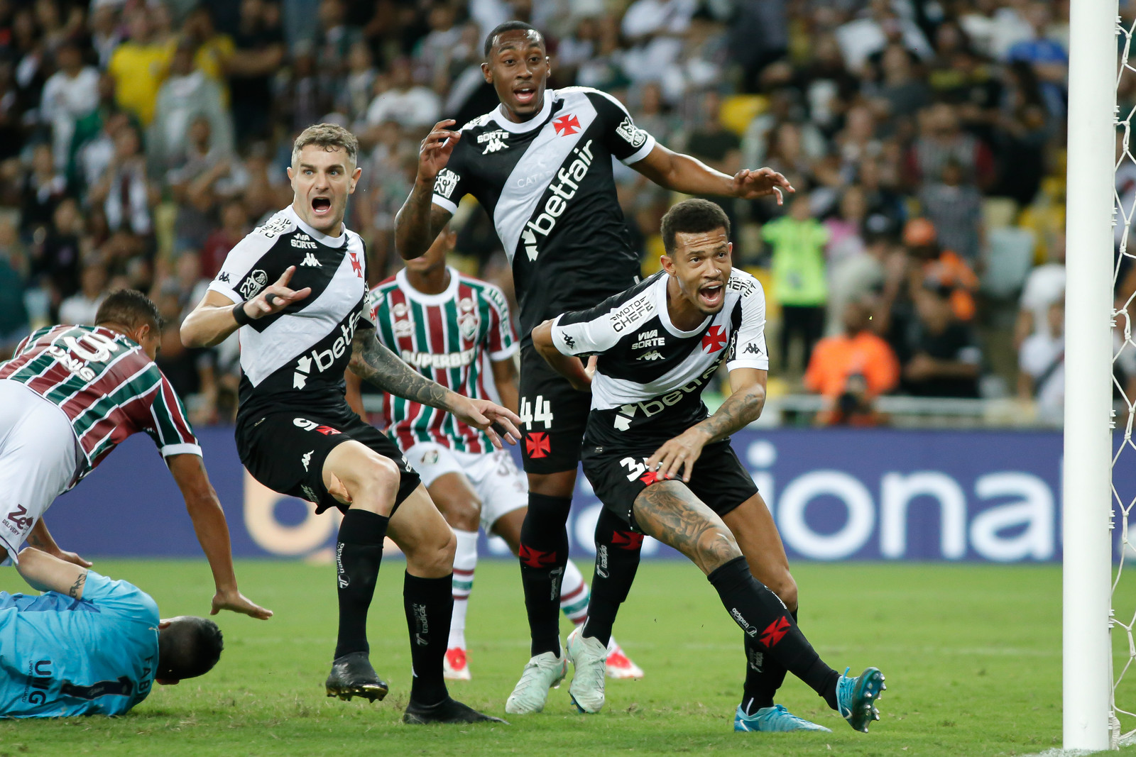 Vasco x Fluminense ao vivo: onde assistir, escalações e tudo sobre o Clássico dos Gigantes pelo Brasileirão. Imagem: Matheus Lima/CR Vasco