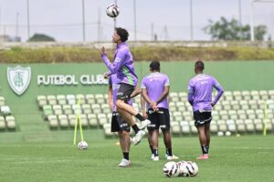 América-MG x CRB: onde assistir, escalações e tudo sobre o duelo decisivo da Série B. Imagem: Mourão Panda/América-MG