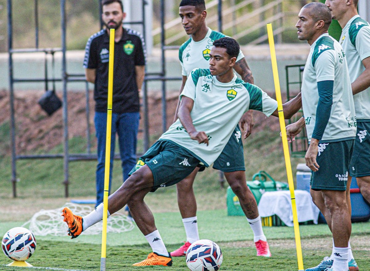 Botafogo-SP x Cuiabá: onde assistir, escalações e tudo sobre o confronto pela Série B. Imagem: AssCom Dourado
