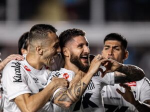 Santos atropela o Corinthians e ganha alívio no Brasileirão. Imagem: Raul Baretta/Santos FC