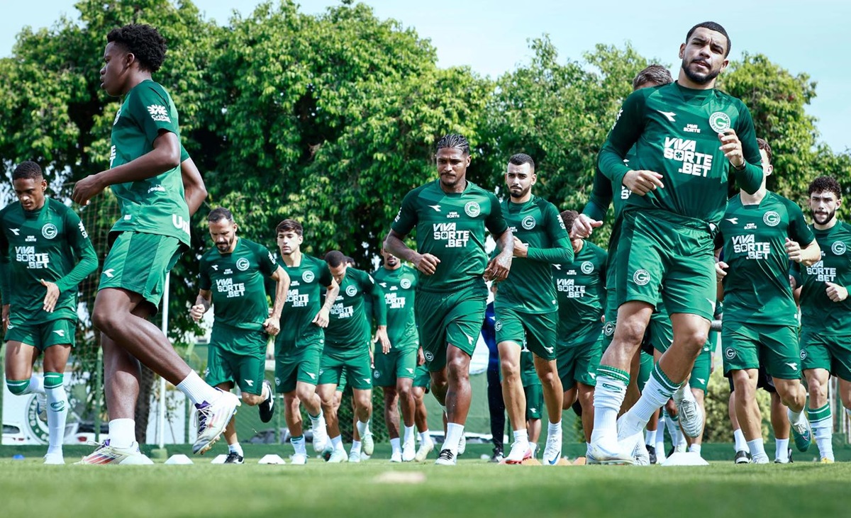 Goiás x Chapecoense: onde assistir, escalações e tudo sobre o confronto direto pelo G4 da Série B. Imagem: Divulgação Goiás