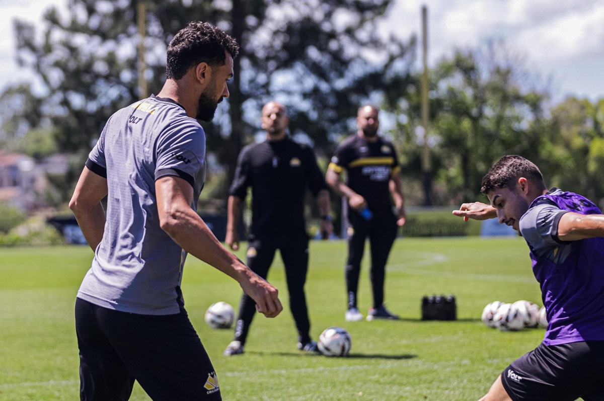 Criciúma x Goiás: onde assistir, horário e prováveis escalações pela 34ª rodada da Série B do Brasileirão 2025. Imagem: Celso da Luz/Criciúma
