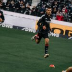 Eintracht Frankfurt x Borussia Dortmund ao vivo: onde assistir, horário e tudo sobre o duelo decisivo da Copa da Alemanha 2025/26. Imagem: Divulgação Eintracht Frankfurt