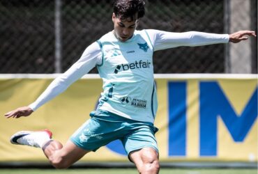 Cruzeiro x Vitória: onde assistir, escalações e tudo sobre o duelo no Mineirão pelo Brasileirão. Imagem: Divulgação Cruzeiro