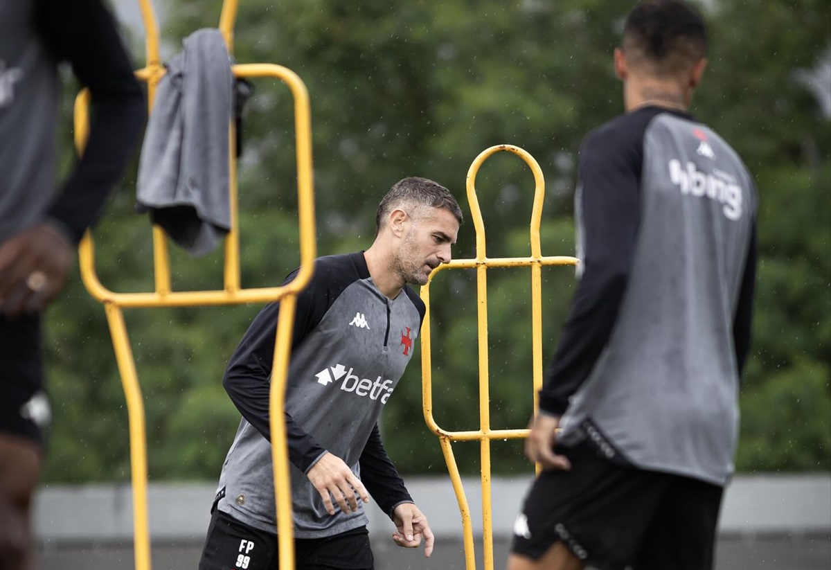 Vasco x São Paulo: onde assistir, escalações e tudo sobre o duelo decisivo em São Januário. Imagem: Matheus Lima/CR Vasco