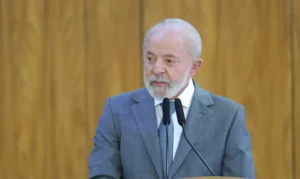 Lula defende inclusão dos pobres no orçamento em Roma