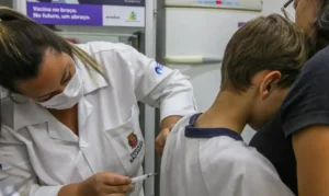 Vacina contra HPV reduz em 58% casos de câncer de colo do útero, aponta estudo nacional