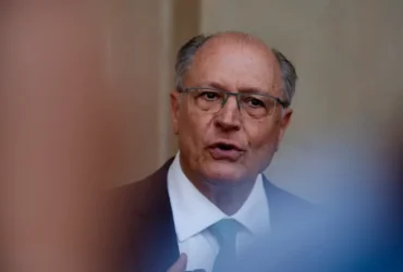 Brasil fecha acordo para vender 6 milhões de barris de petróleo à Índia