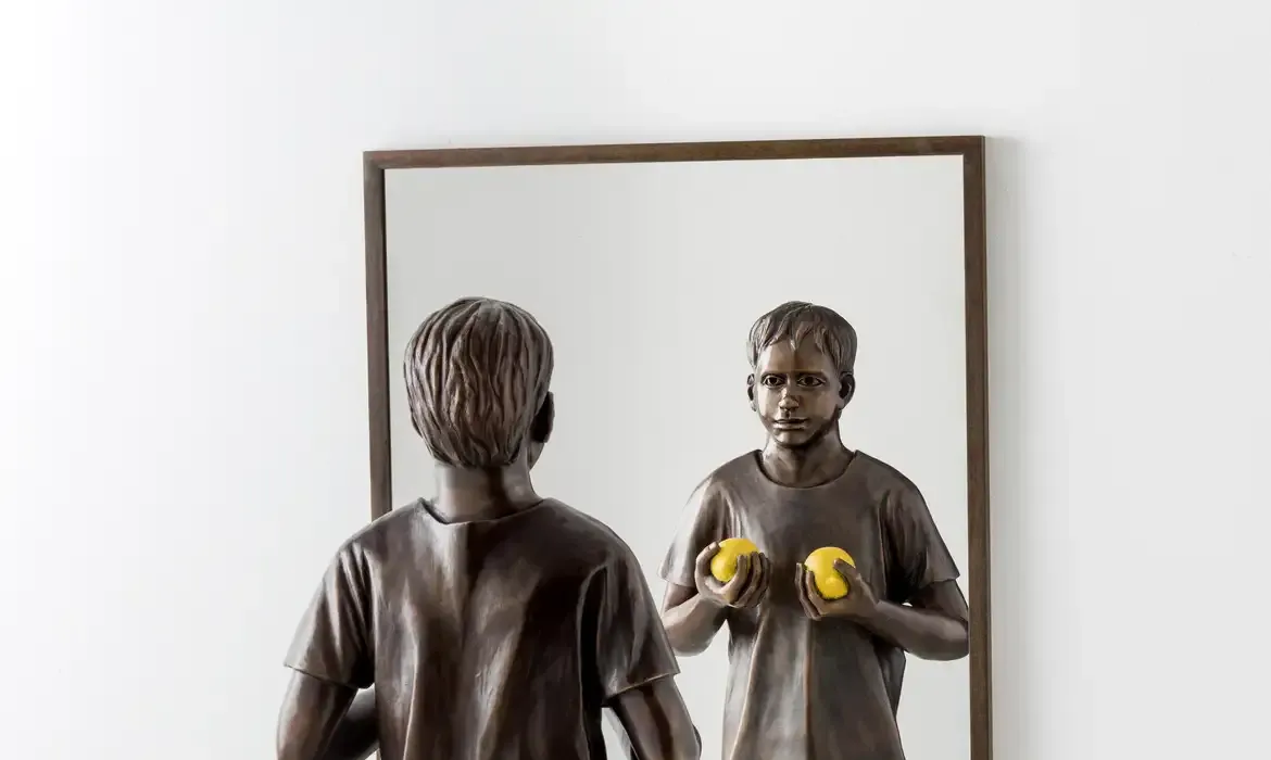 Escultor Flávio Cerqueira retrata o cotidiano brasileiro em mostra no Rio