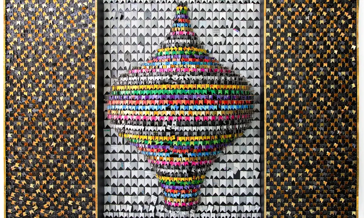 Exposição destaca imaginário periférico na arte de Deneir Martins