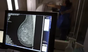 Outubro Rosa: saiba como garantir auxílio-doença durante tratamento de câncer