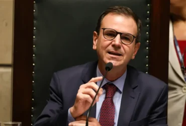 Prefeito do Rio apoia operação policial com 68 mortos e mantém serviços funcionando