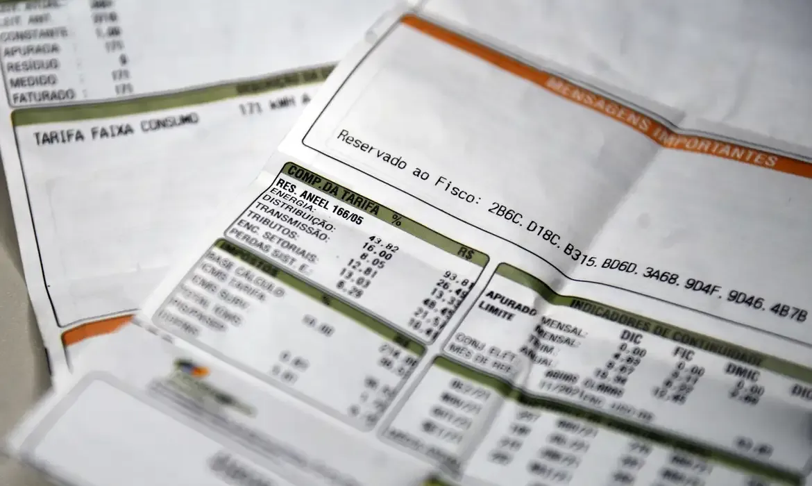 Luz gratuita beneficia famílias de baixa renda com nova lei